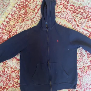 Polo ralphlauren  - Bra begagnat skicka använd 3-4 gånger 8/10. Priset kan diskuteras 