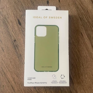 Oanvänt grönt skal iPhone 12/ iPhone 12 proideal of sweden - Helt nytt mobilskal från ideal of sweden. Den är oanvänd och kommer i sin orginalfärpackning. Passar iPhone 12 och iPhone 12 pro. 