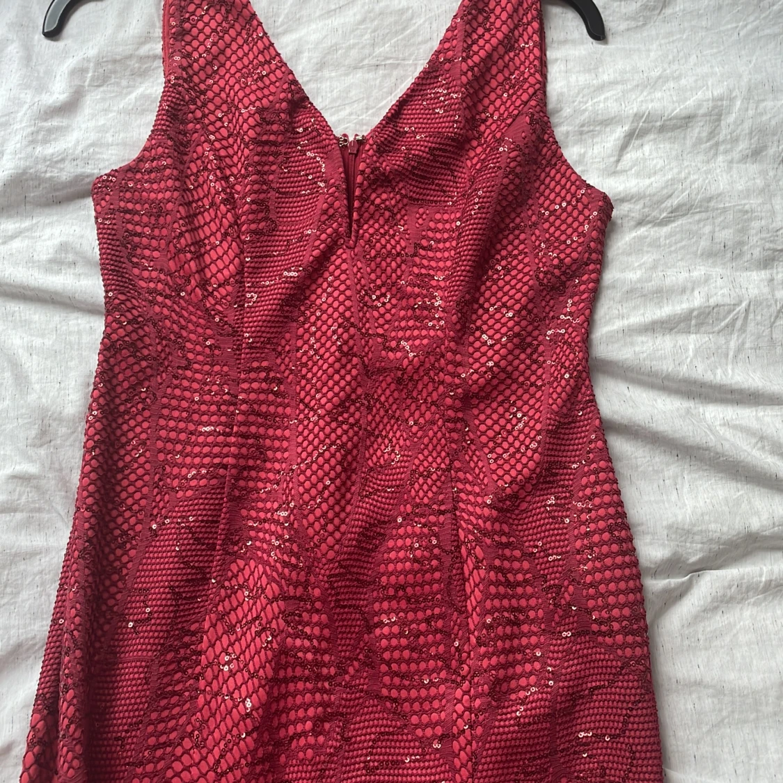 Röd glittrig långklänning - 92