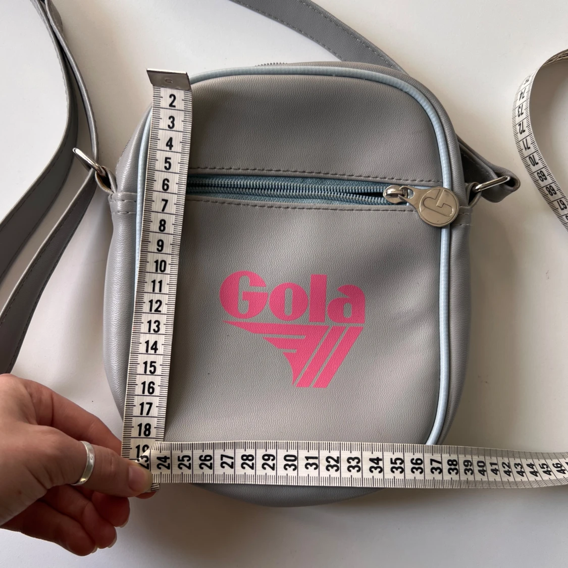 Grå axelväska från Gola - 3