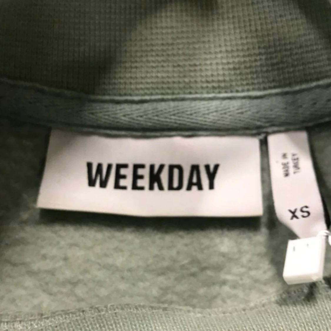 Grå croppad polotröja från Weekday - 91