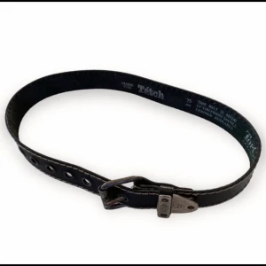 Black leather belt - Svart skärp i läder med contrast stitching