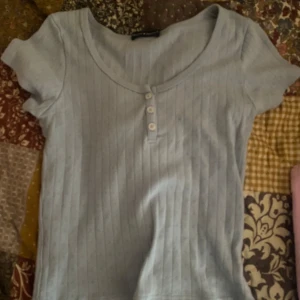 Brandy Melville tshirt  - Knappt använd skriv för mer info!