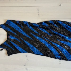 Paljettklänning  - Jättefin paljettkläning.