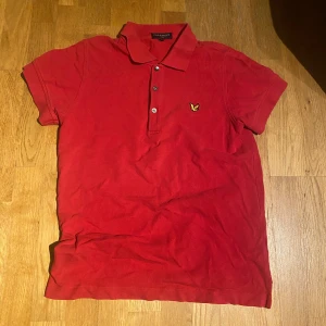 Lyle & Scott piké  - Liten i storleken (pris kan diskuteras)
