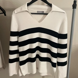 Randig tröja  - Superfin tröja från Åhléns som är sparsamt använd! 