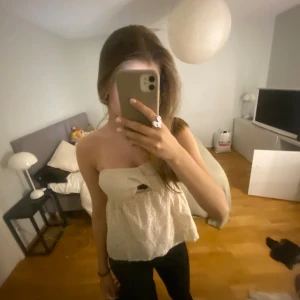 Jätte fin tubtopp!! - Jätte fin tubtopp!!! Som tyvärr inte kommer till användning kan sänka priset vid snabbt köp, skriv bara om ni undrar nåt!!💓 skickar inom 1-2 dagar😍