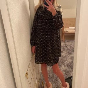 Klänning  - Skitsnygg klänning som inte är använd och den är i fint skick, pris kan även diskuteras vid snabb affär 