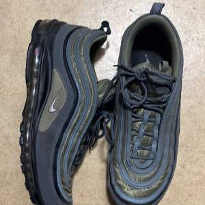 Nike air max 97 mörkgrön/grå o reflexiv. Storlek 47