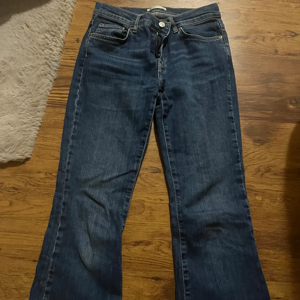 Lågmidjade, bootcut, mörkblå. Jeans & Byxor.