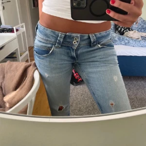 Pepe jeans storlek 29/34 - Säljer dessa pepe jeans pågrund av att det var förstora💕köpta från plick💕inte mina bilder!💕