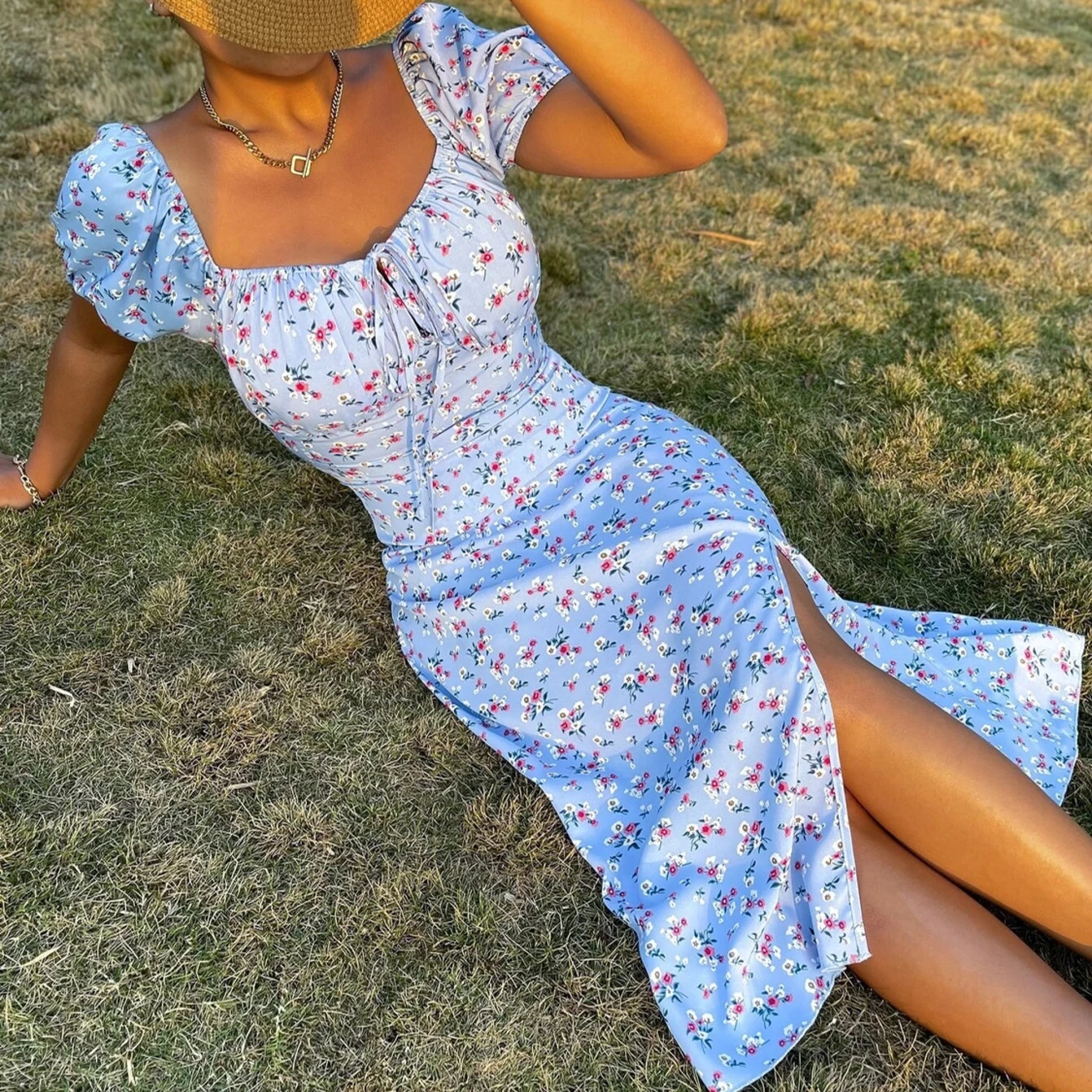 Blommig klänning med slits - 92