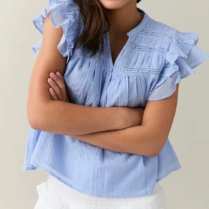 Gina blus - Säljer denna superdyra blus från gina, använd 1 gång och passar mig som vanligtvis har xs/s. Nypris 200 kr💕