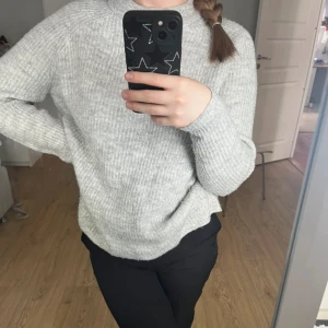 Stickad tröja  - Superfin stickad tröja ifrån New Yorker. Använd ett par gånger men ändå i väldigt bra skick. Skriv ifall du har någon fråga 💗⭐️