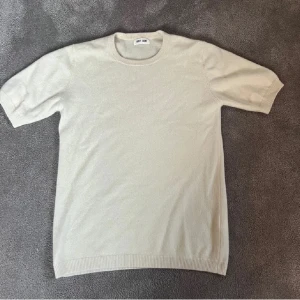 Soft goat tshirt  - Inga defekter och nästan aldrig använd. Storleken är S.