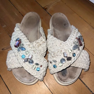 Inuikii - Storlek 40. Lite slitningar men säljer billigt! 🌸❤️