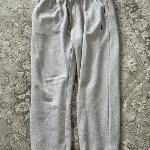 Ralph Lauren mjukis - Tjena! Säljer mina Ralph Lauren mjukis, storleken är M som ni ser på tagen. Inga andra konstigheter använt 1-2 gånger