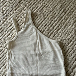 Enkel axellinne  - Från weekday, bra skick.