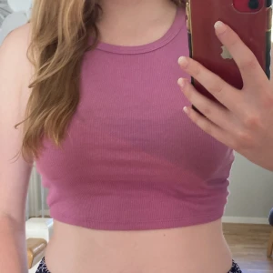 Lila topp - En fin lila topp i bra skick. Skriv privat för mer info❤️