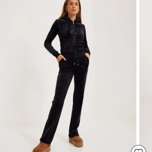 Juicy couture set - Både Hoodie och byxor ingår i priset. Hyfsat gott pris trots mycket användning