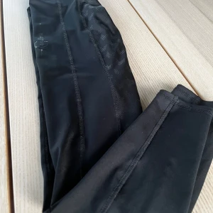 Ridbyxa barn - Säljer mina ridbyxor som är använda max 3 gånger. De är små i storleken och passar barn som har 140 i storlek.