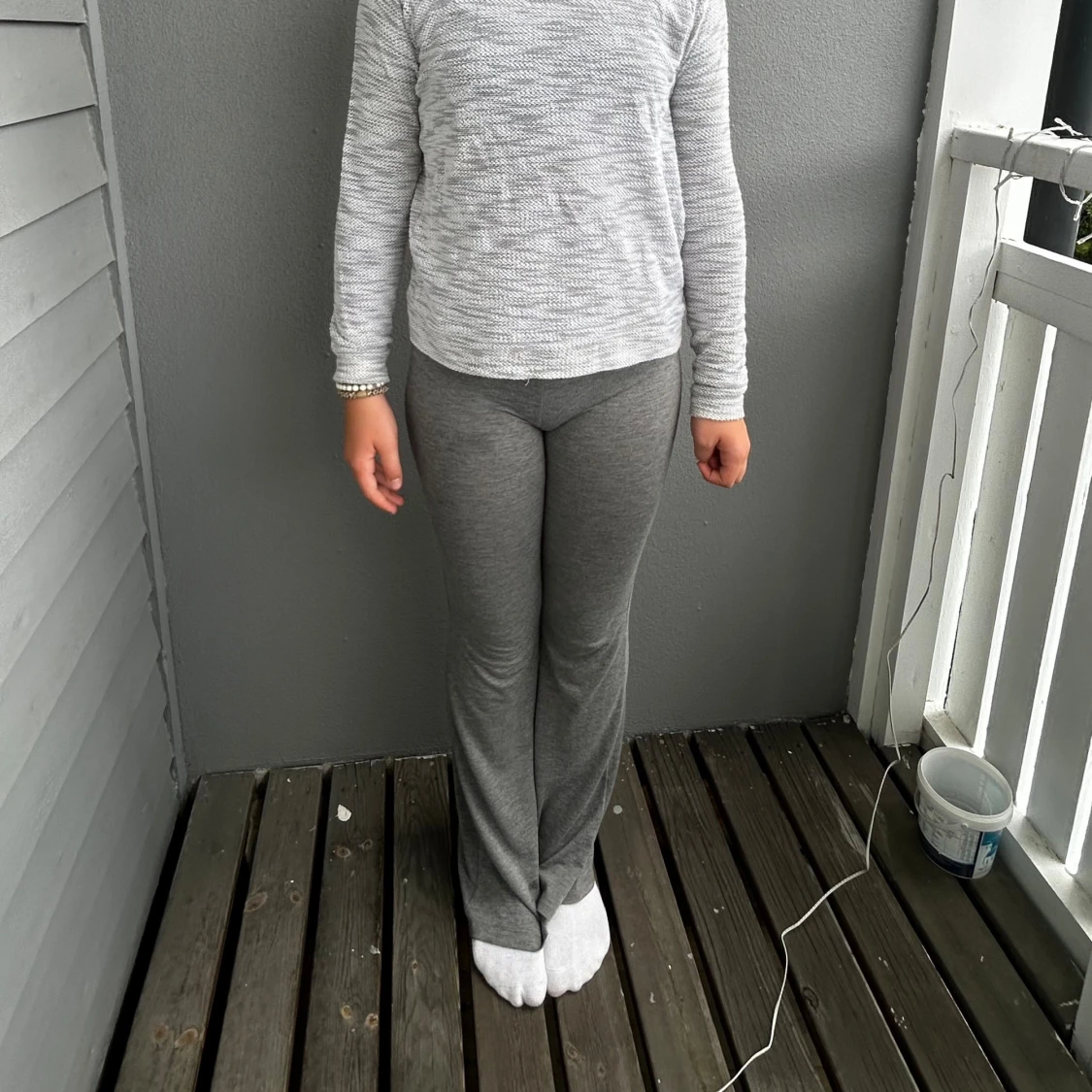 Grå långärmad tröja