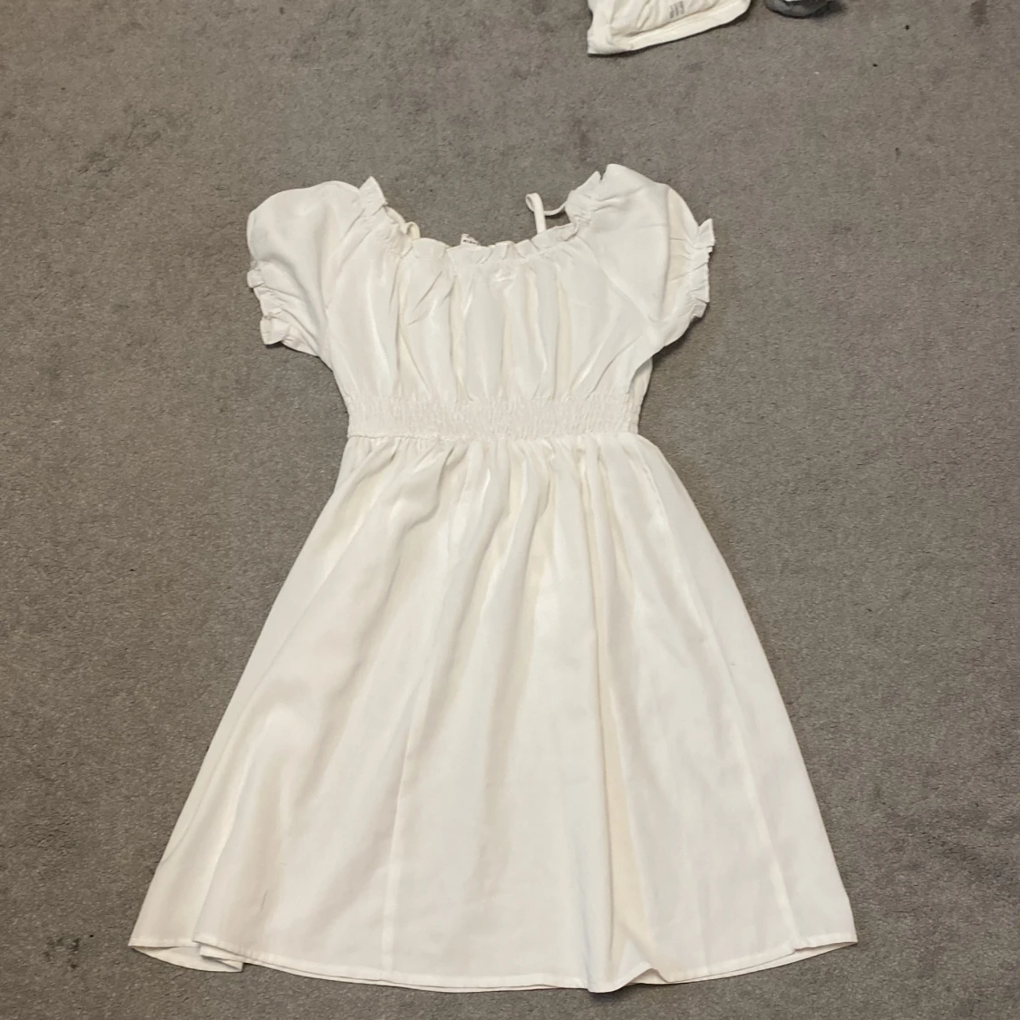  Säljer den här klänningen för att  den inte passar längre ☺️ - 90