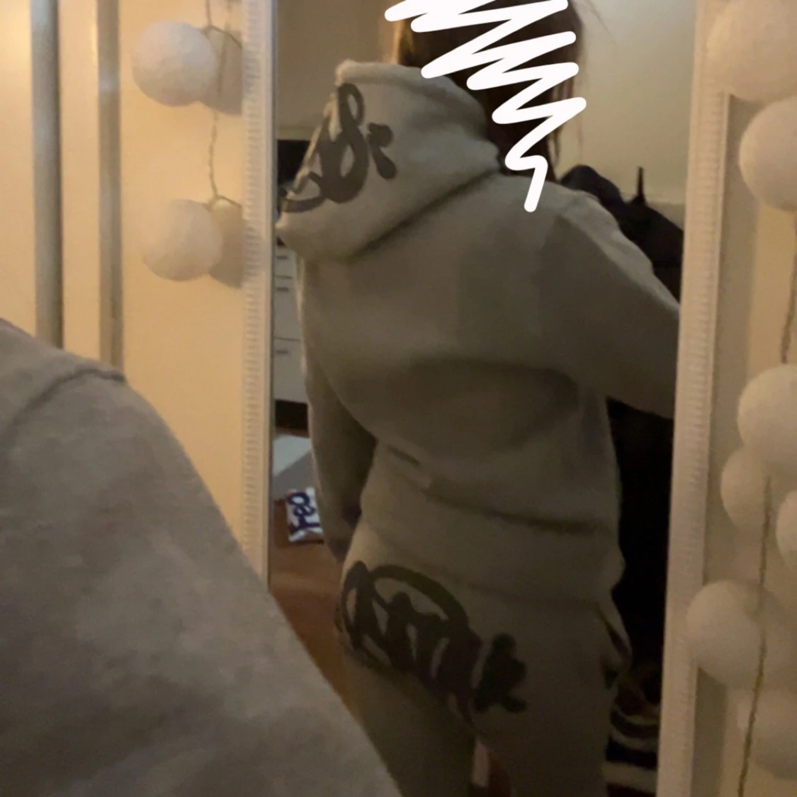 Grå hoodie med tryck - 4