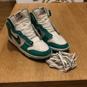 Nike skor size 42 - Gröna Nike skor med litet slitage 