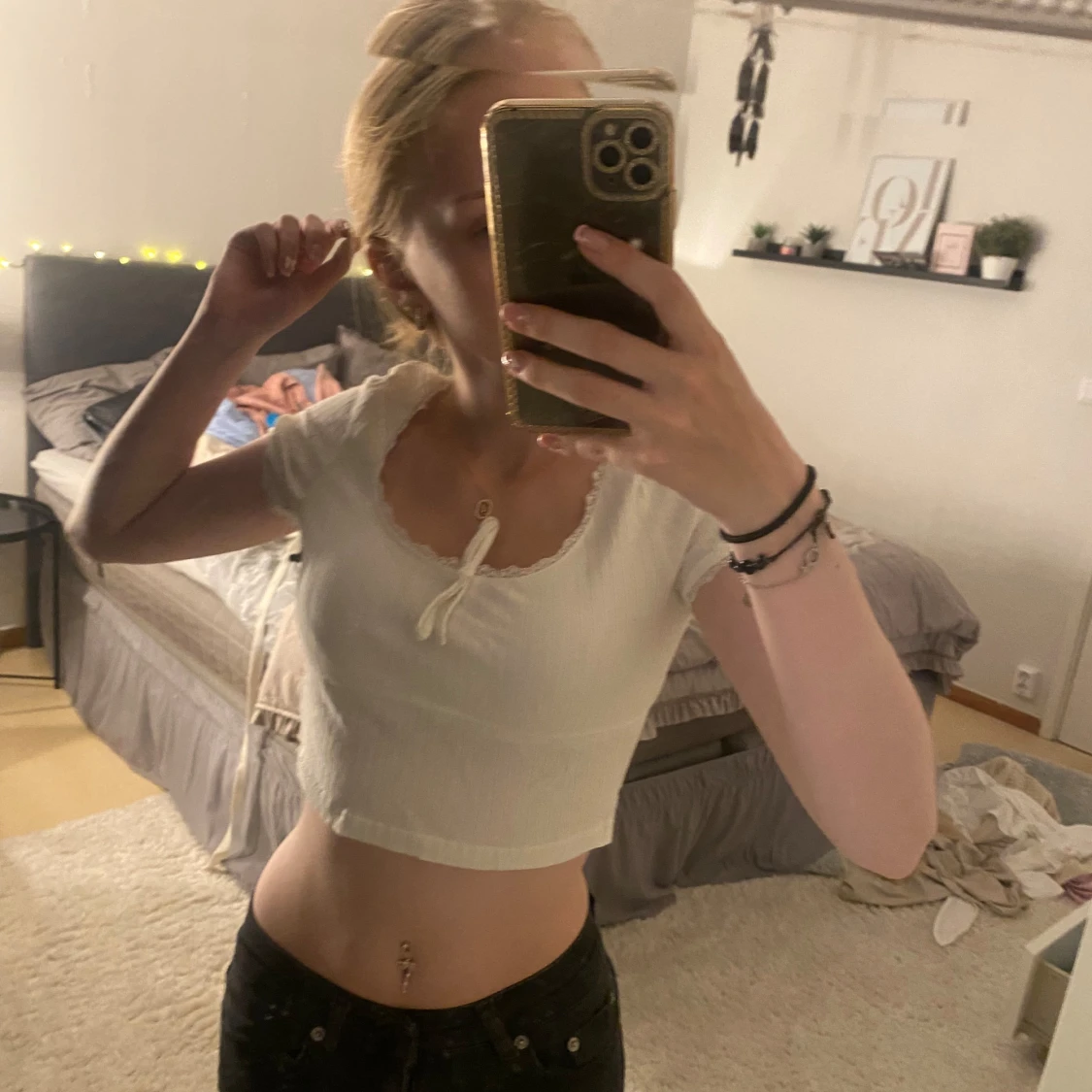 Vit croppad topp med knyt