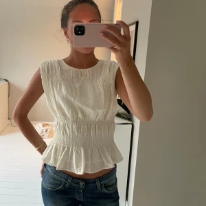 Vit blus - Så fin ifrån hm🐆🧸🥥INTRESSEKOLL