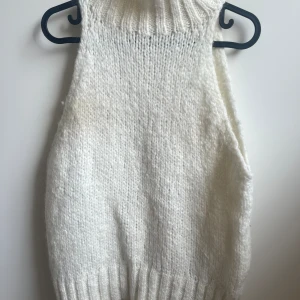 Superfin stickad tröja från zara  - Använd fåtal gånger därav inga defekter. Jättefin och passar till allt, är i storlek S💗