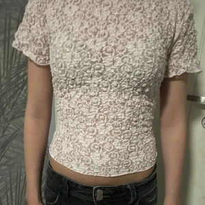 Gina Topp - Väldigt fin topp från gina anvånd 1 gång, storlek L men känns som S. Kan diskutera pris!