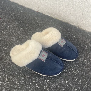 Tofflor - Tofflor från canada snow  Knapast använda 