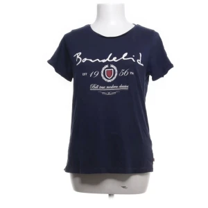Bondelid t shirt  - Bondelid t shirt i bra skick