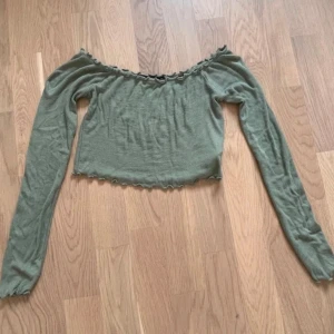 Off shoulder topp - Liten gullig topp🩷 sitter superskönt på Ribbat