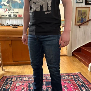 Levi’s 512 Jeans - Använda men gott skick Strl 16A Jag är 178cm och 73kg, dom sitter bra på mig.  