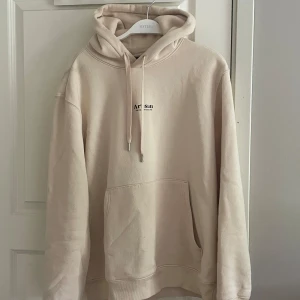 Hoodie storlek M - Beige hoodie från HM i storlek M Tröjan har inga skador men är för stor för mig