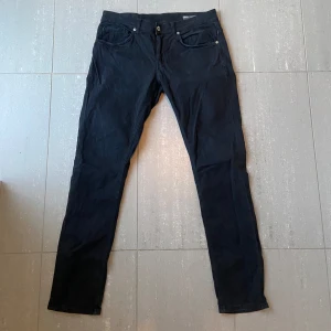 Dondup Jeans George  - Säljer nu dessa riktigt snygga dondup George jeans som är i riktigt bra skick och storlek 33, skriv vid fler frågor o funderingar🙌🏼