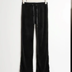  Cecilia velvet Set, Gina Tricot 💕💞 -  Gina Tricot sätt storlek ex S använda två gånger riktigt sköna och billiga. Köpte dem för 400 säljer för 99   💙💙💙