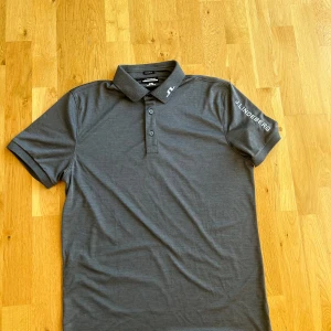 J.lindeberg golfpike - Säljer en nyskick J.Lindeberg golf pike i mörk grå använd 3 gånger nypris 800