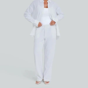 vita linnebyxor  - vita linnebyxor i modellen air wide från bikbok 