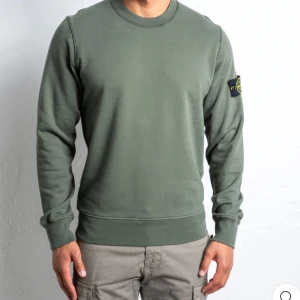 Stone Island tröja!! - Snygg Stone Island tröja i oliv grön, skick 9/10 