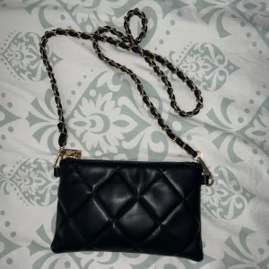  Väska -  har aldrig använt den så väskan är i helt ny skick