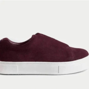 SÖKER!!🤍 - Söker ett par röda eytys i storlek 39!! Skriv om du säljer eller kan tänka dig sälja 💕