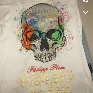 Philipp Plein T-Shirt - Den är i bra skick använt ett par gånger!