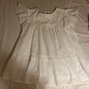 Blus från gina - Jättefin blus från Gina tyvärr för liten gör mig skriv gör mer bilder❤️bara använd en gång 