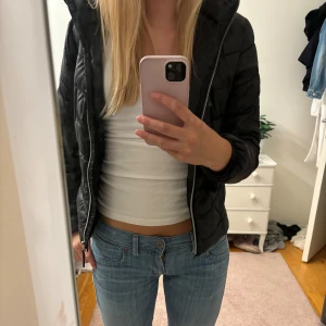 Jacka🍁 - Säljer denna supersnygga jackan som inte går att få tag på längre. Perfekt till hösten. Säljer då den är lite liten för mig.  Köpt för ca 400kr, pris kan diskuteras🍁