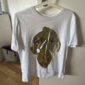 Zara tröja - Bra skick, inget fel på tröjan. Nypris 199