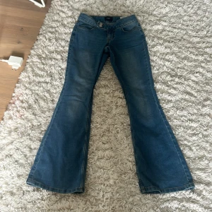 Coola jeans - Superfina jeans från vero moda💞 Har inga defekter och är i nyskick💞 Helt slutsålda💞